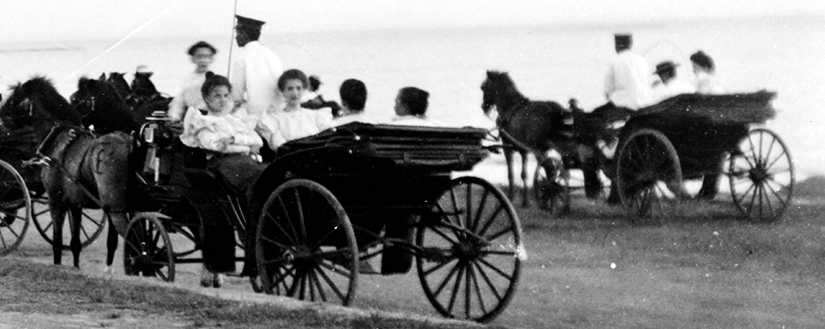 A close up of an 1899 photo of the Luneta. These girls look like they're having fun!