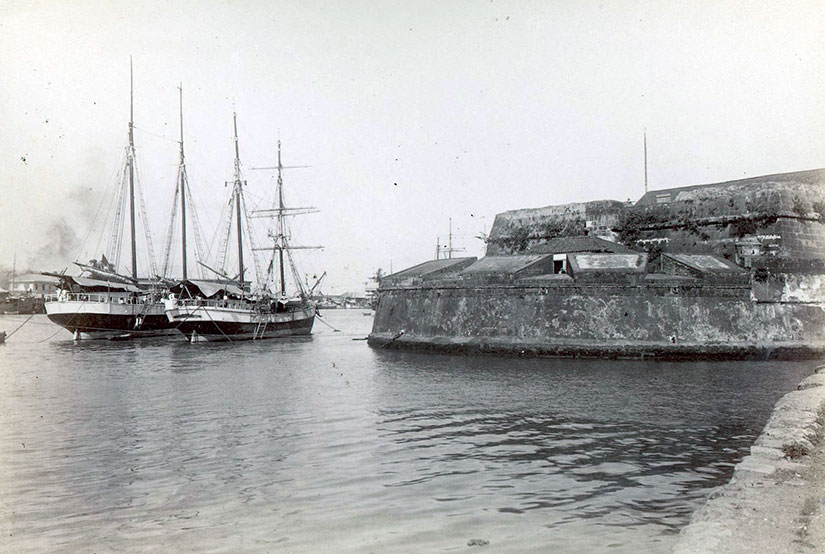 Photo of boats in front of Fort Santiago