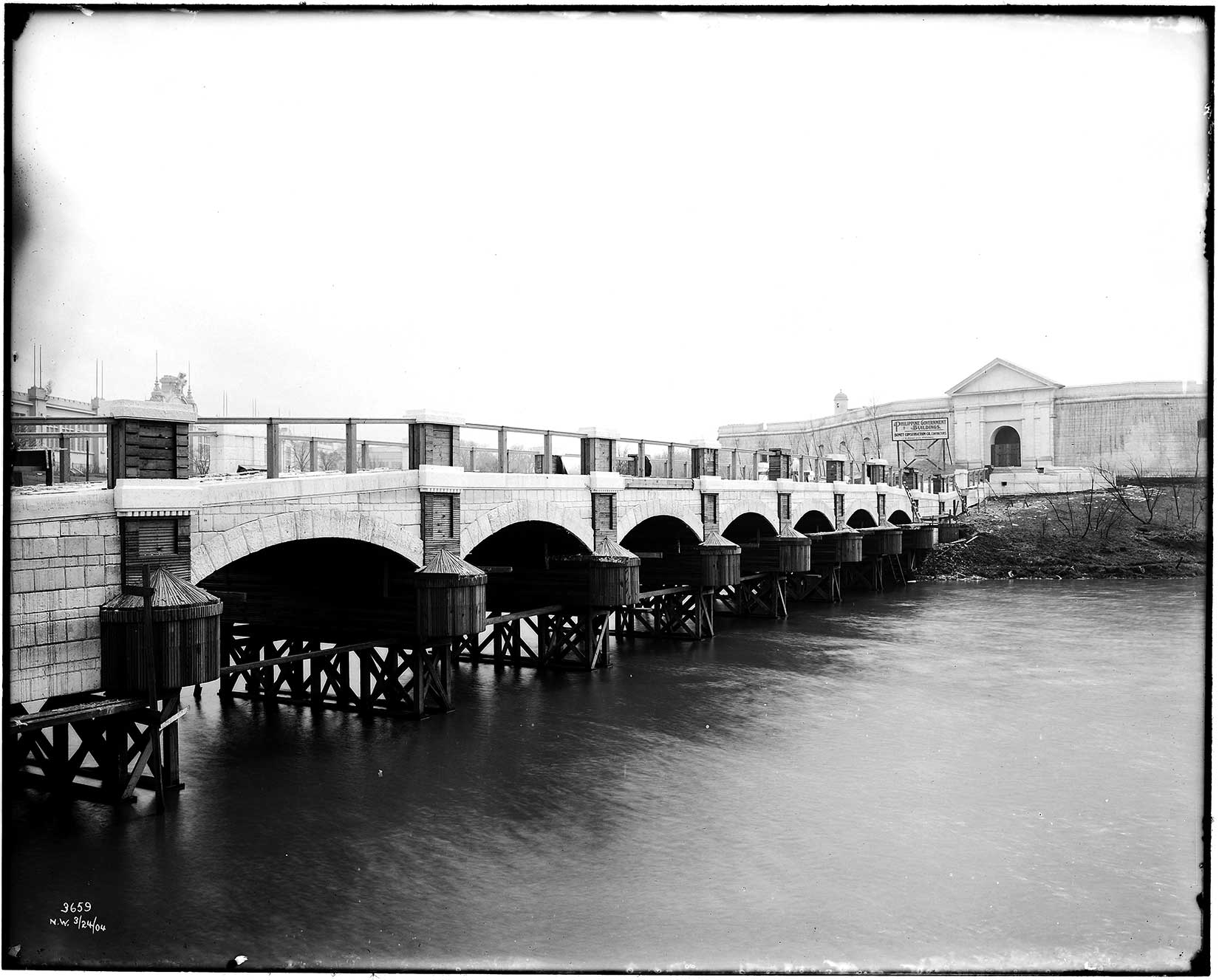 1904-worlds-fair-bridge-spain-intramuros